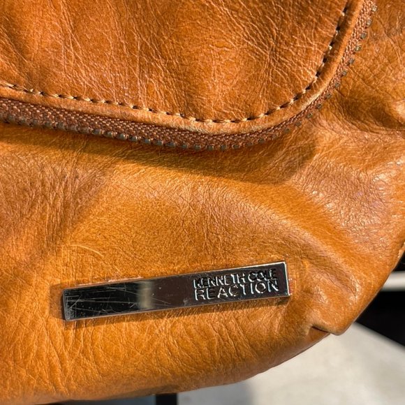 KENNETH COLE LEATHER PURSE - Picture 2 of 3